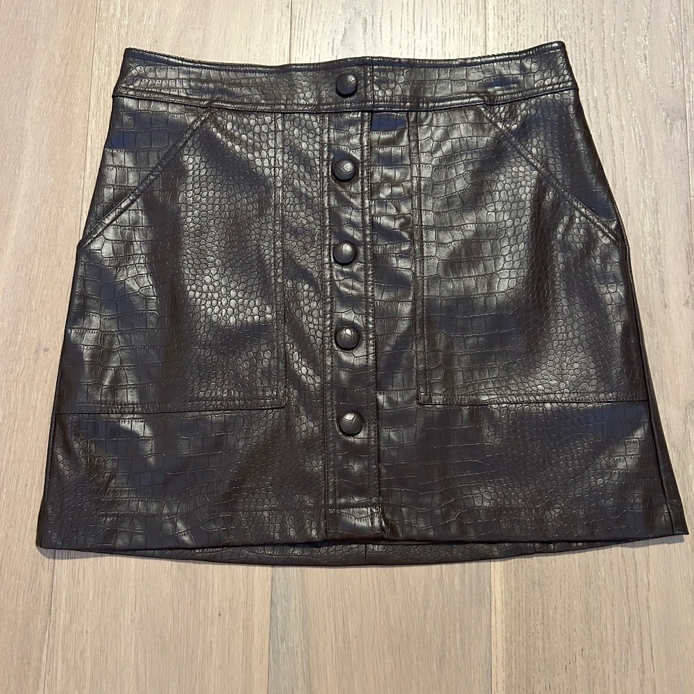 NWOT House of Harlow 1960 Dark Brown Croc Print Faux Leather Mini Skirt Size 6